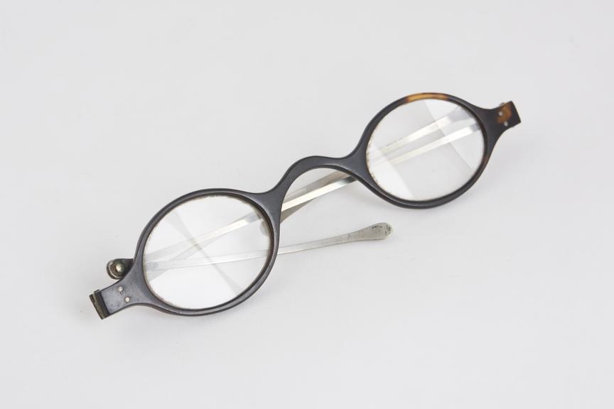 Turn pin spectacles, tortoiseshell, silver arms, no marks