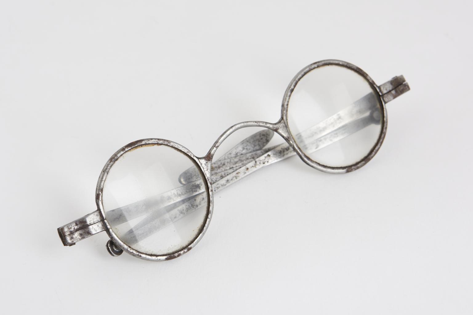 Spectacles Turned Turn pin spectacles, steel, English, 1751-1880 | Science Museum Group ...