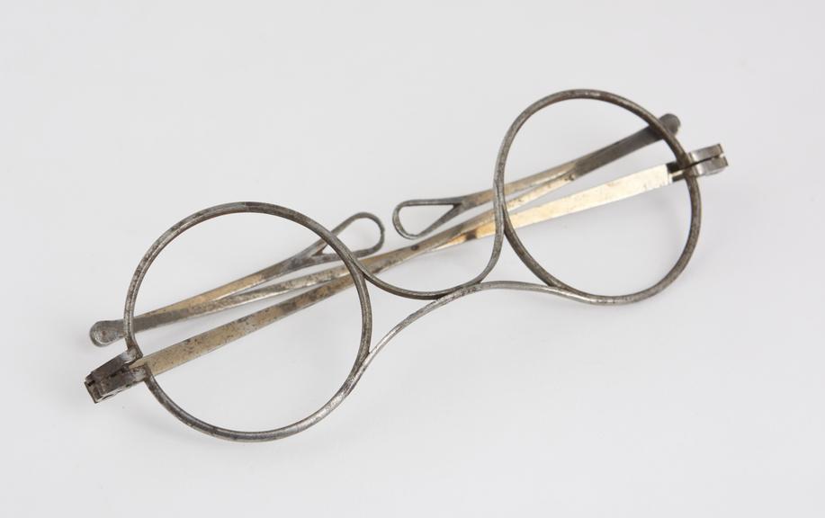 Turn pin spectacles, steel, without lenses, French, 1790-1890