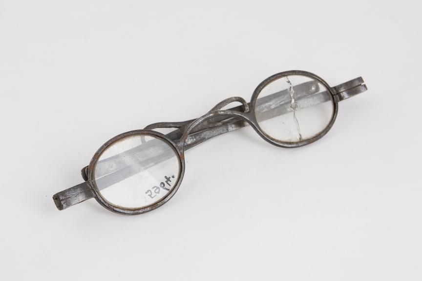 Turn pin spectacles, steel, English, 1751-1850