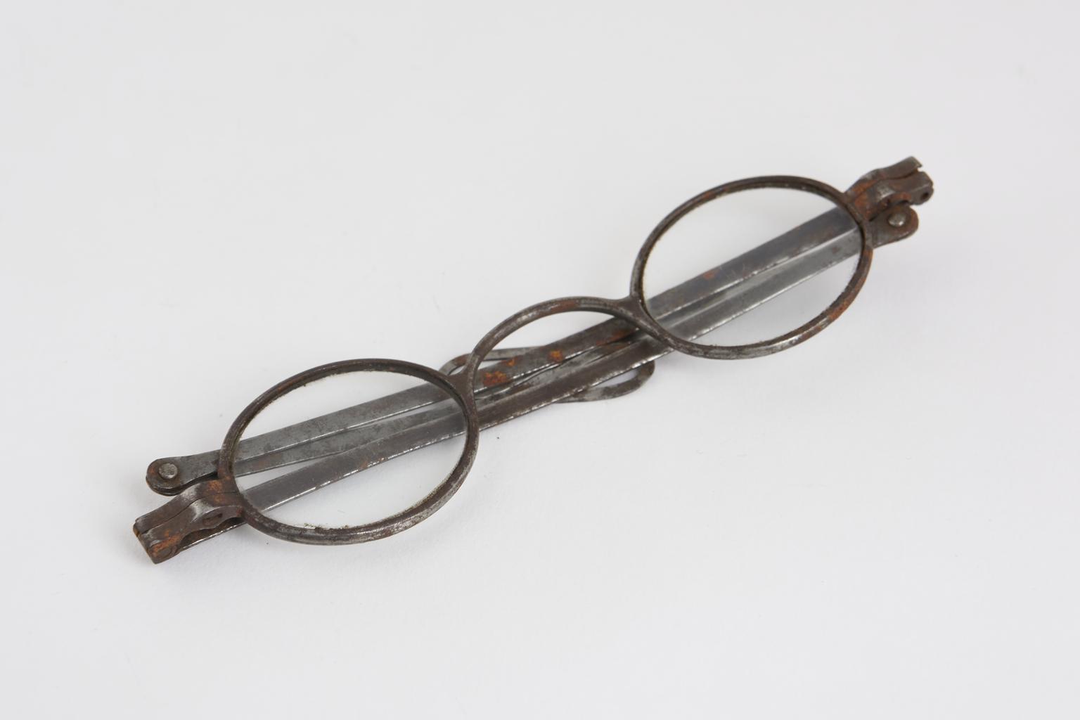 Spectacles Turned Turn pin spectacles, steel, English, 1751-1880 | Science Museum Group ...