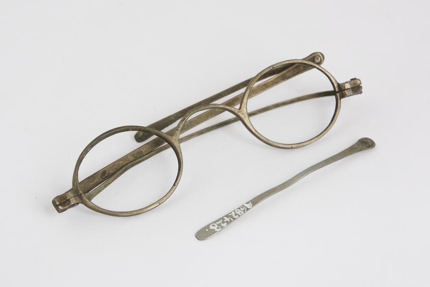 Tum pin spectacles, silver, faint hallmark, lenses missing