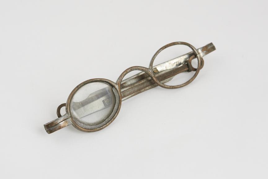 Spectacles, extending, gilt steel, English, 1770-1860