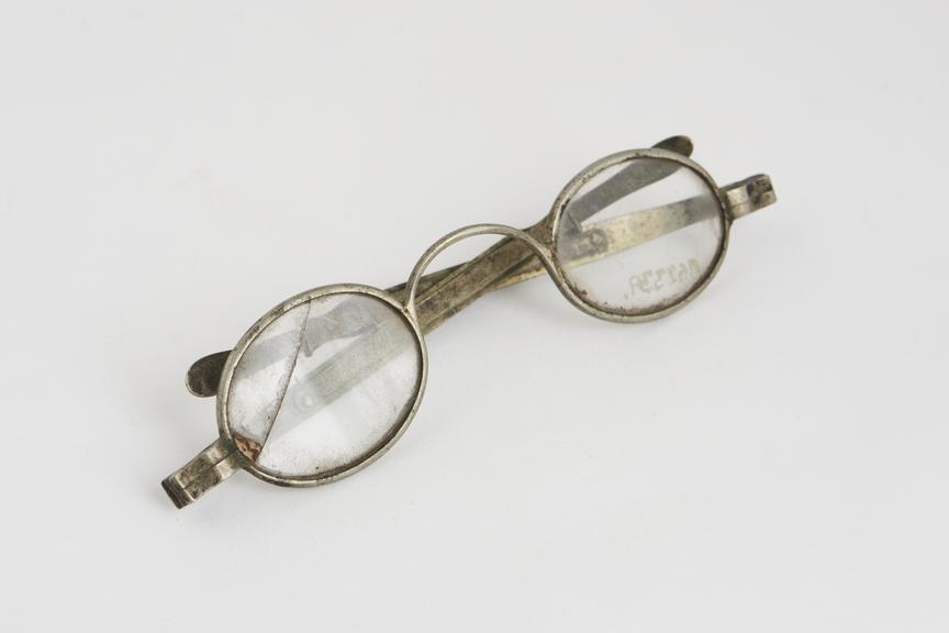 Spectacles, extending, plated steel(?), English, 1780-1850