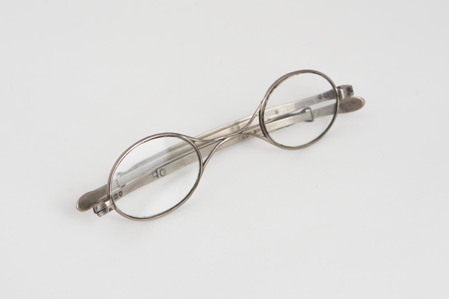 Extending reversible spectacles | Science Museum Group Collection