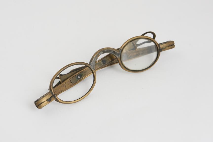 Spectacles, extending, brass, incomplete, English, 1720-1820