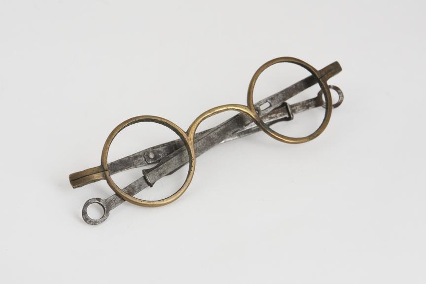 Spectacles, extending, brass front, steel sides, English