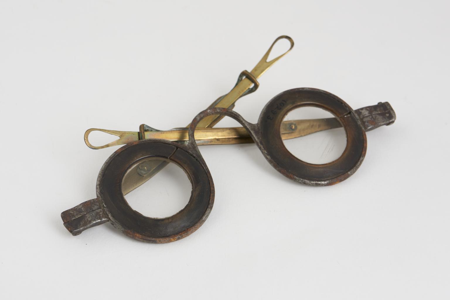 Extending spectacles | Science Museum Group Collection