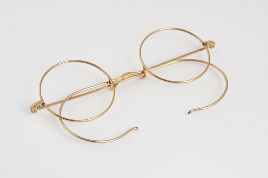 Coil spring spectacles, gold plated, without lenses