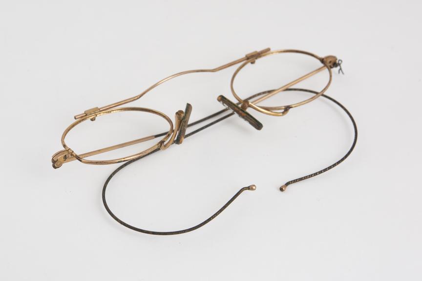 Coil spring spectacles, gold plated moveable bridge, English