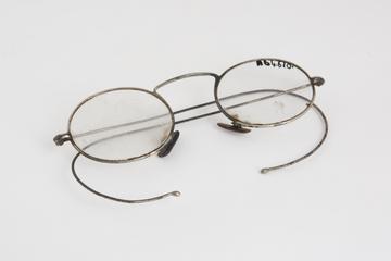 Coil spring spectacles