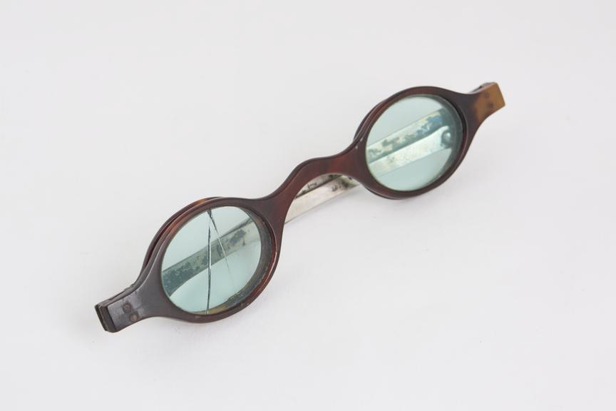 Turn pin spectacles, tortoiseshell frames, silver arms