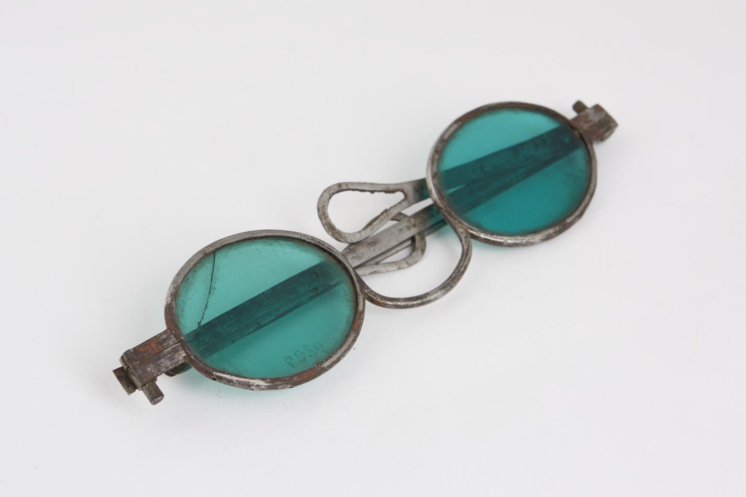 Spectacles Turned Turn pin spectacles | Science Museum Group Collection