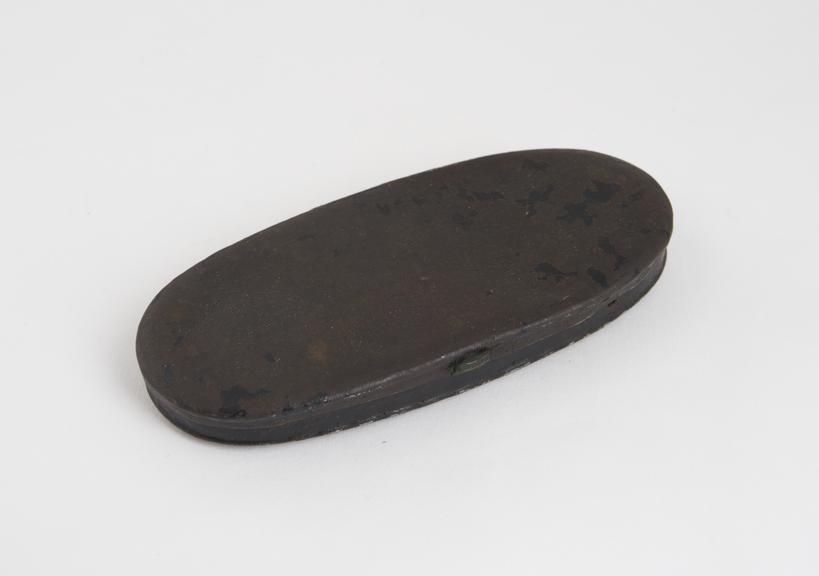 Snap lid spectacle case, steel, English, 1800-1880