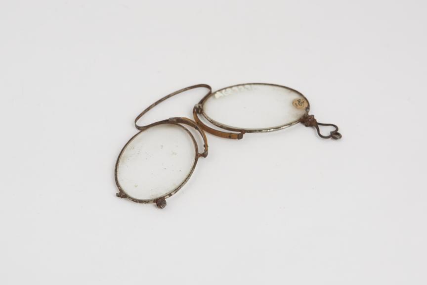 Spectacles, pince nez, folding, steel wire, English, 1800-1900