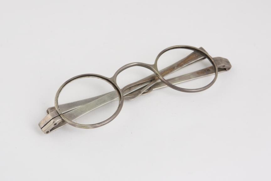 Transverse folding spectacles, silver, hallmarked London, 1799