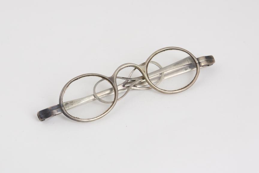 Transverse folding spectacles, silver