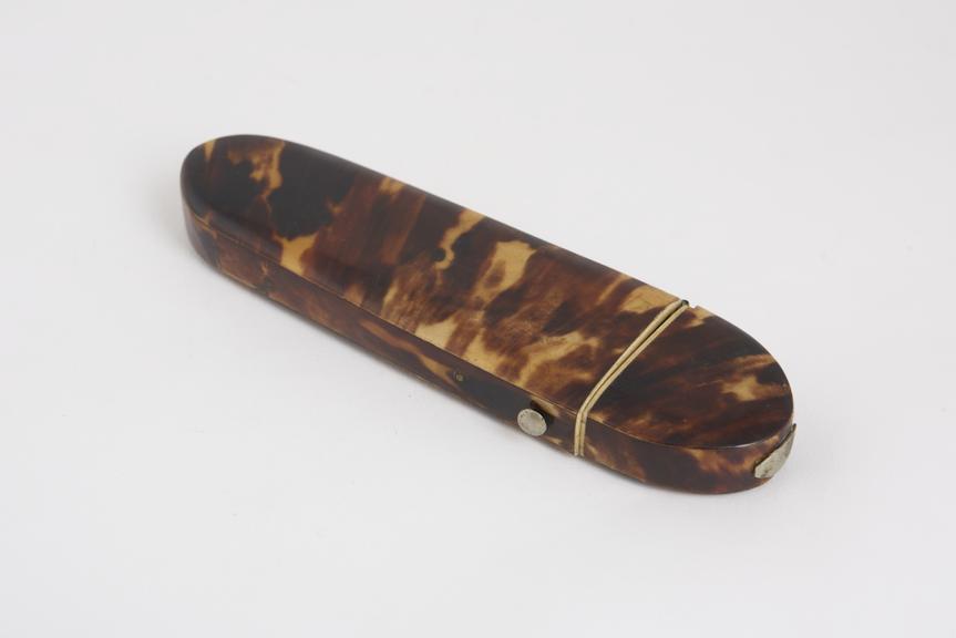 Hinged cap spectacle case, silver and tortoise-shell, English