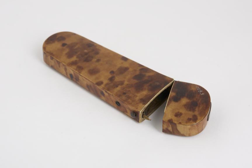 Hinged cap spectacle case, silver and tortoise-shell, English