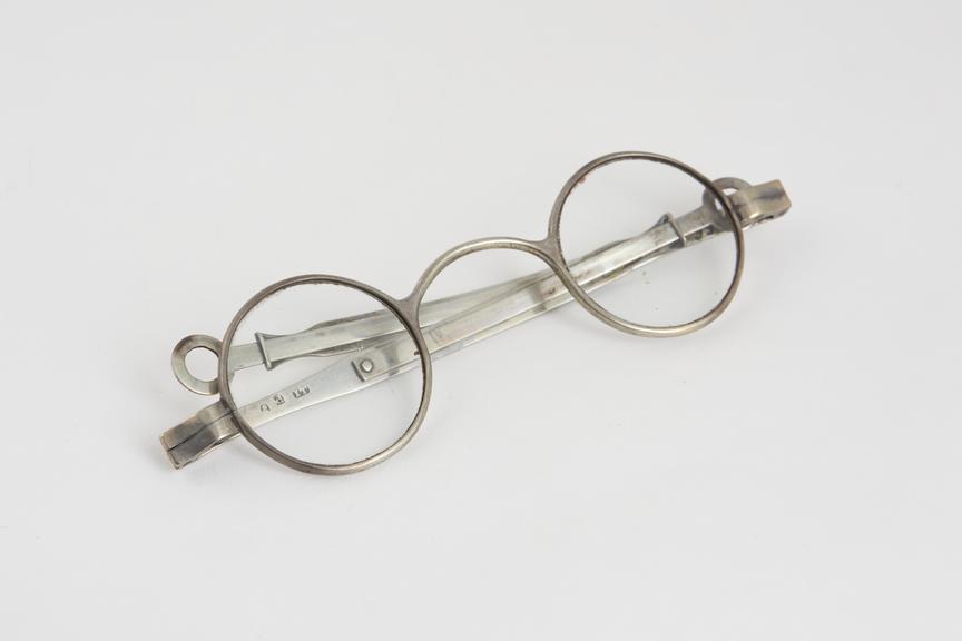 Extending spectacles, silver, marked I.T