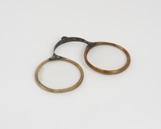 Bow, folding spectacles