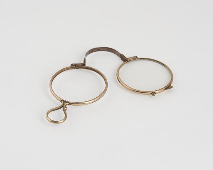 Bow, folding, gold plated spectacles, one lens missing, English