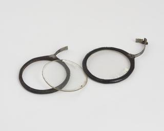 Bow, folding spectacles