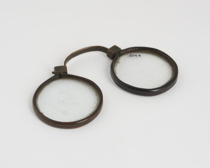 Bow Nuremberg spectacles, fishbone and brass, German, 1720-1770