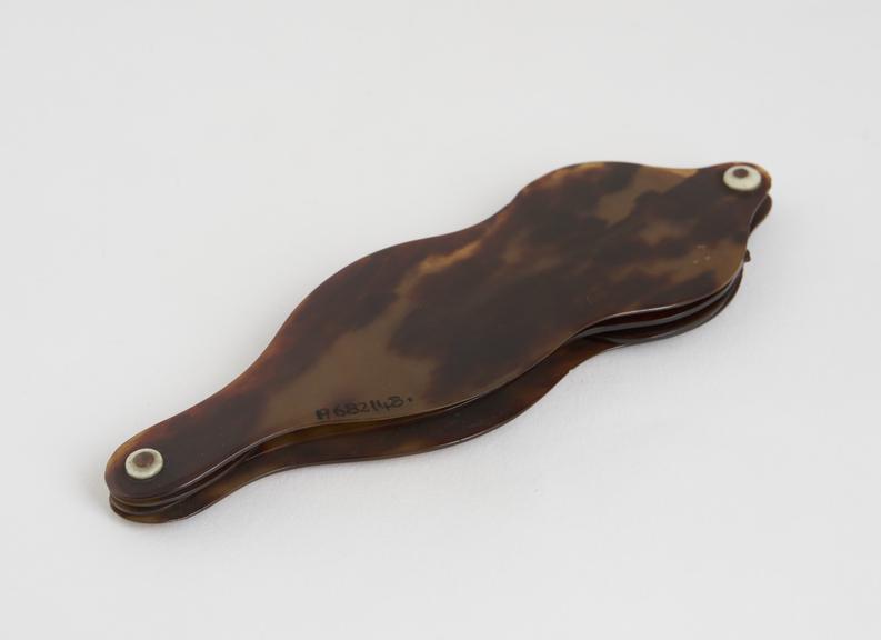 Scissor spectacles, folding, handle, all tortoiseshell, English