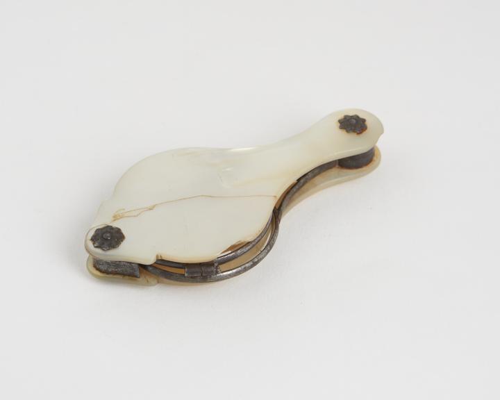 Scissor spectacles, hand and folding, mother-of-pearl handle