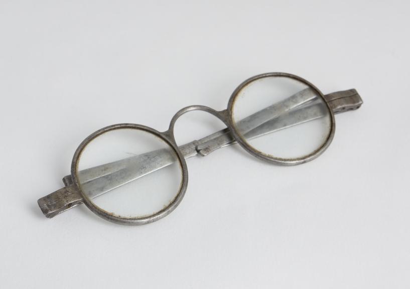 Transverse folding spectacles, steel, English, 1751-1830