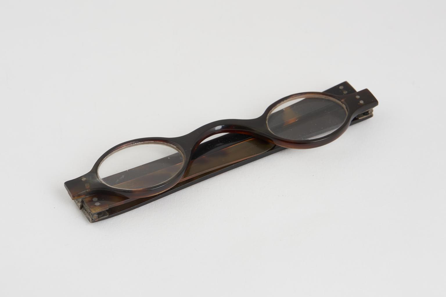 Moveable Spectacles Transverse folding spectacles | Science Museum Group Collection
