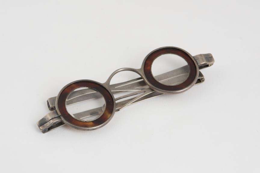 Transverse folding spectacles, silver, London hallmark, 1802