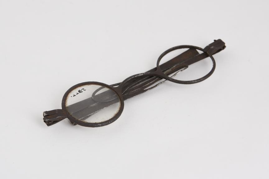 Transverse folding spectacles, steel, very bad condition