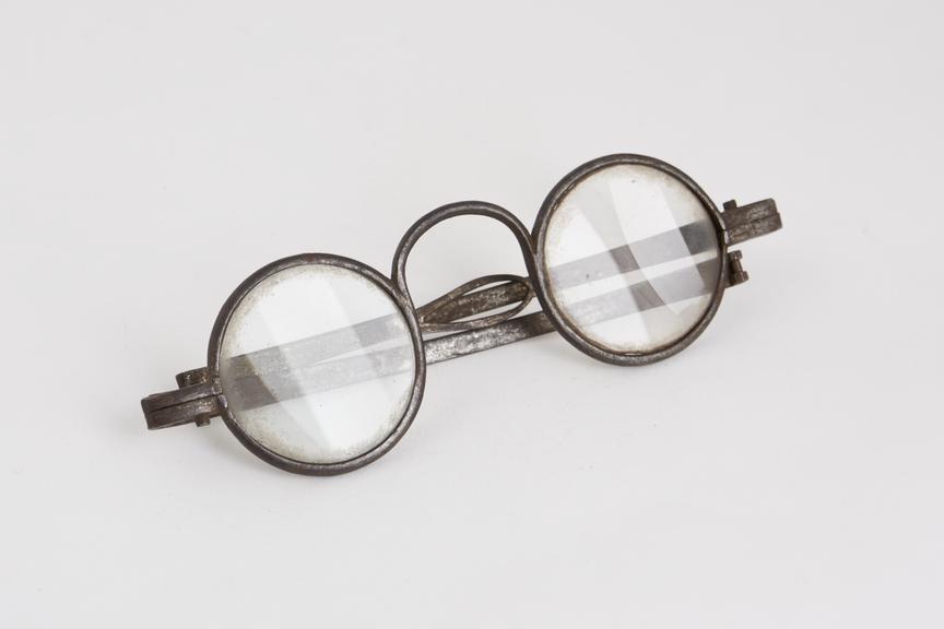 Transverse folding spectacles, steel, English, 1751-1830