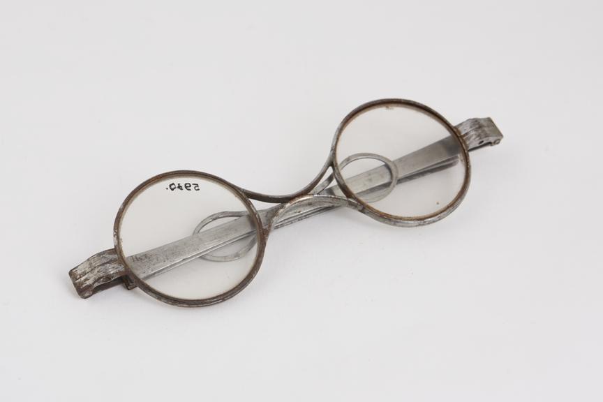 Transverse folding spectacles, steel, French(?), 1751-1830