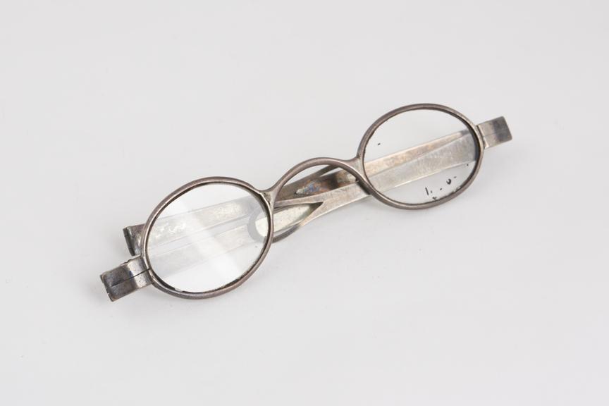 Transverse folding spectacles, silver, hallmarked London 1818