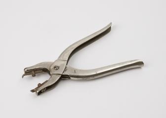 Pliers with special tips fitted