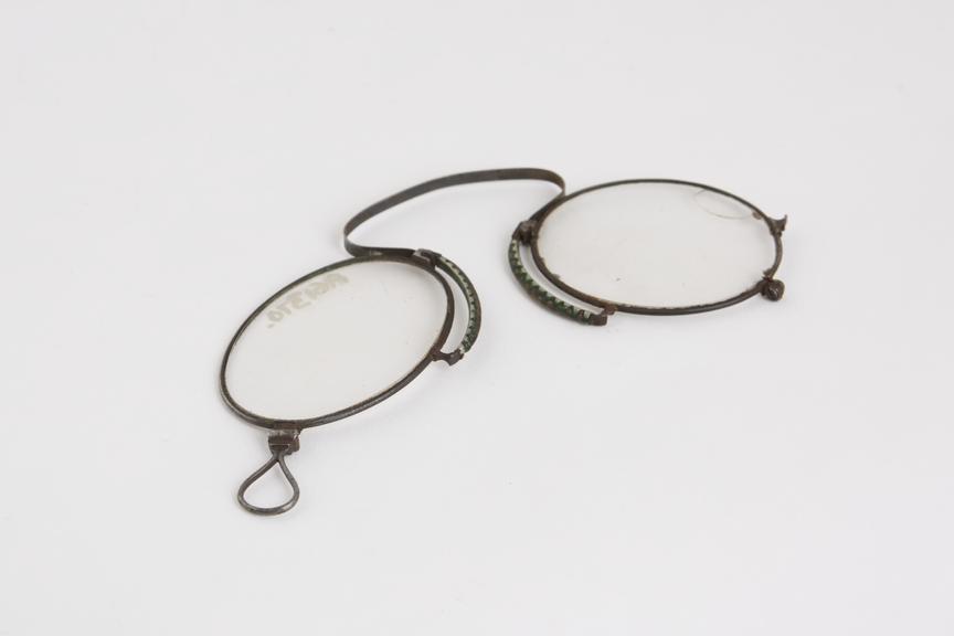 Pince nez spectacles, foldign, silver, English, 19th century