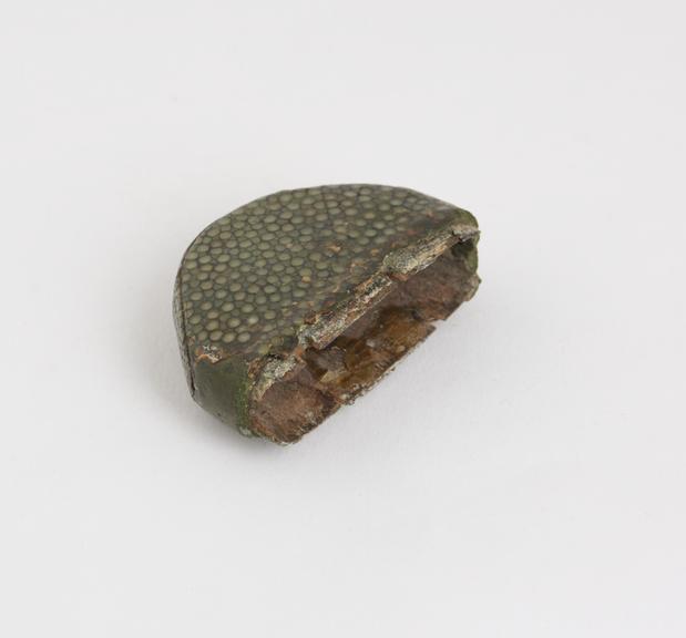 Hinged cap spectacle case lid, shagreen English, 1730-1830