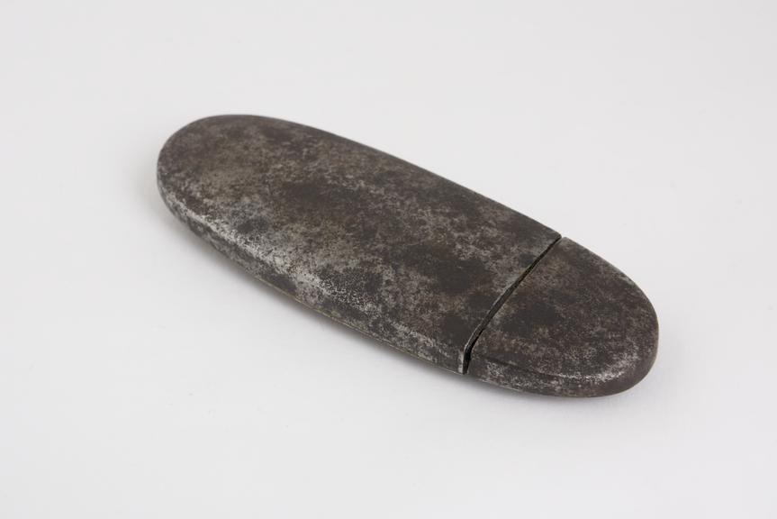 Hinged cap spectacle case, steel, English, 1780-1820