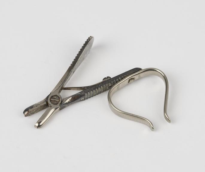 Needle holder