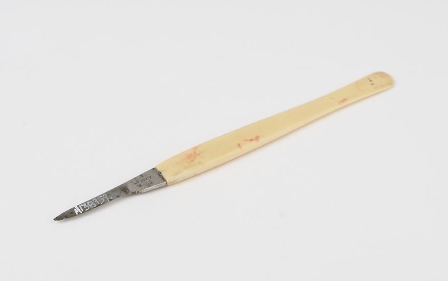 Scalpel with ivory handle, by Savigny and Co