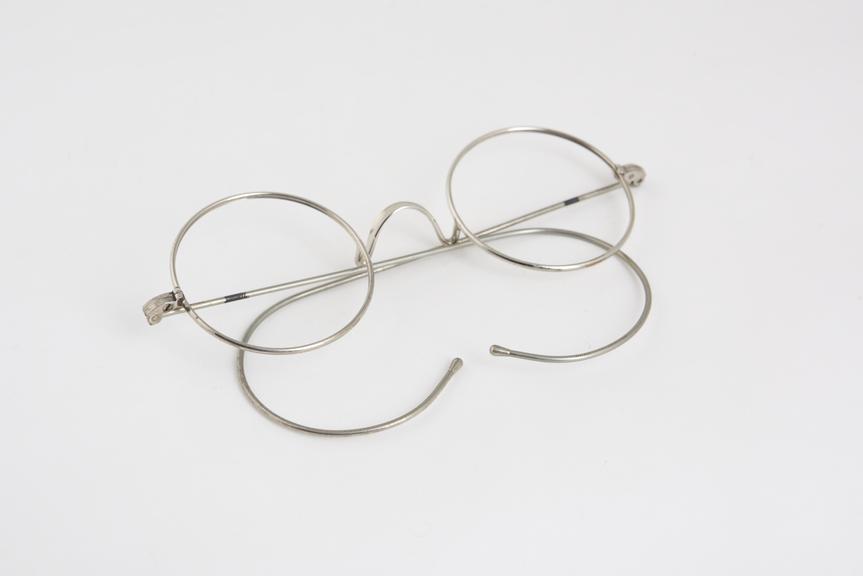 Pair of childs spectacle frames, silver coloured wire, no maker