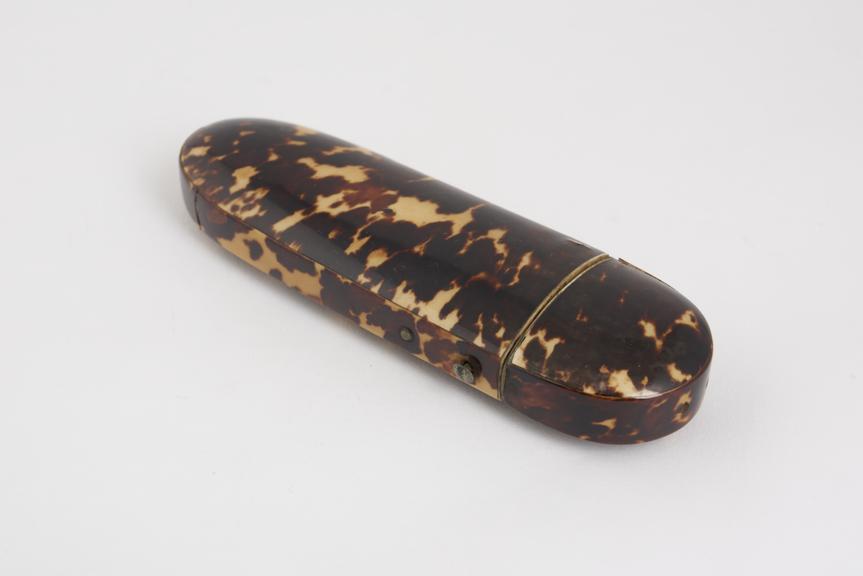 Hinged cap spectacle case, tortoise-shell, Europe, 1801-1900