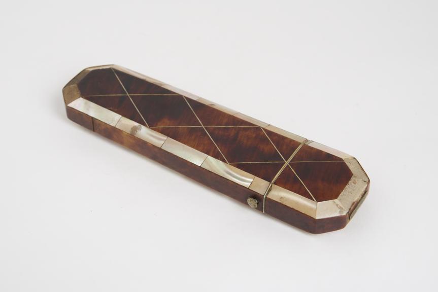 Hinged cap spectacle case, tortoiseshell and mother-of-pearl