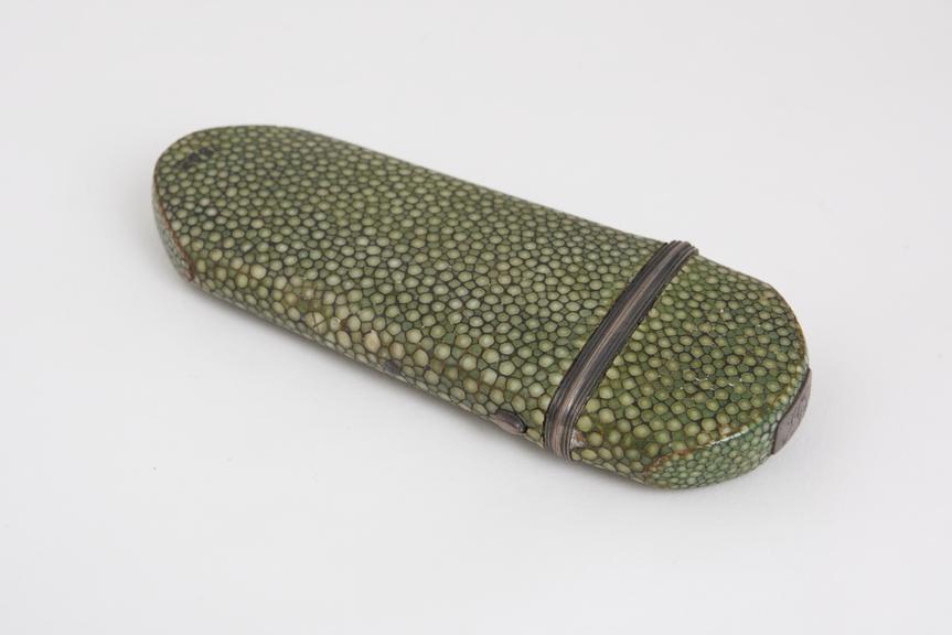 Hinged cap spectacle case, shagreen, silver mounted, English