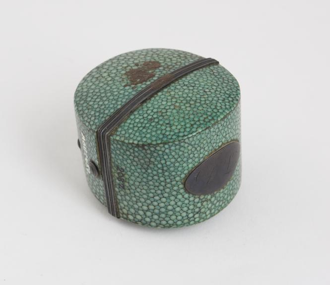 Snap lid spectacle case, shagreen