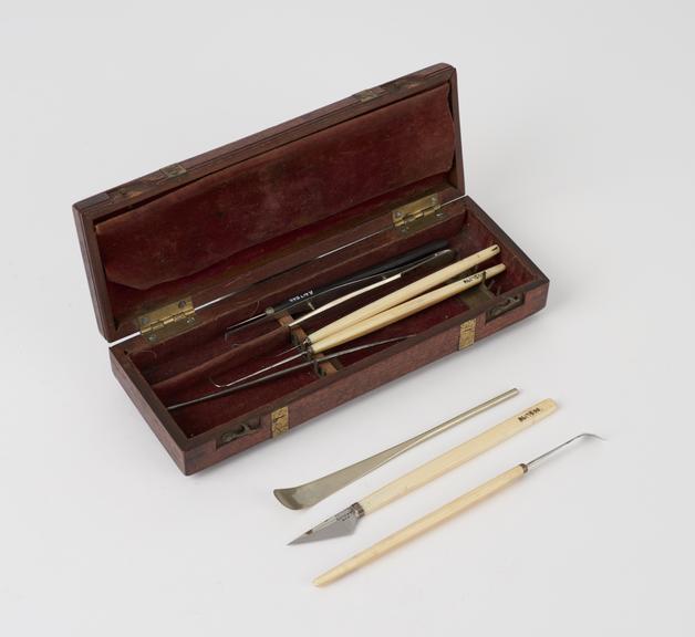 Ophthalmic instrument set, cased, probably English, 19th century