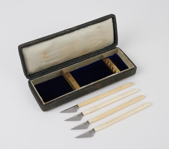 Four cataract knives in case, by Luer, French, 19th century